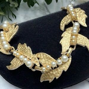 🌺Vintage Gold & Pearl Bracelet